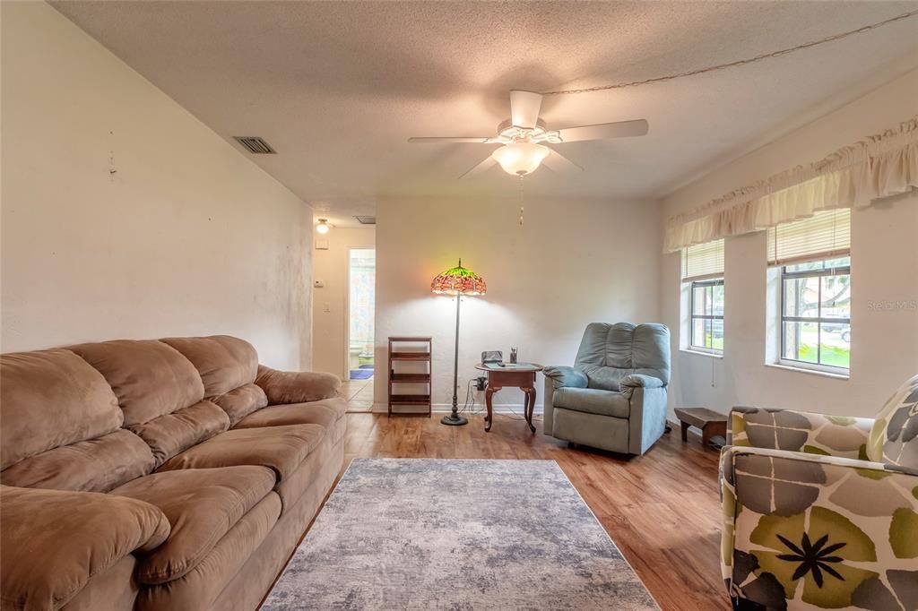 Active With Contract: $259,900 (3 beds, 2 baths, 1242 Square Feet)