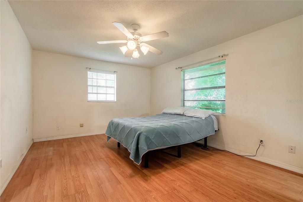 Active With Contract: $259,900 (3 beds, 2 baths, 1242 Square Feet)