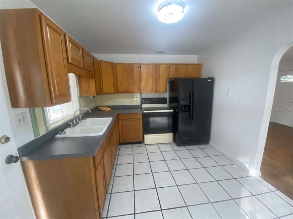 Active With Contract: $299,500 (2 beds, 1 baths, 968 Square Feet)