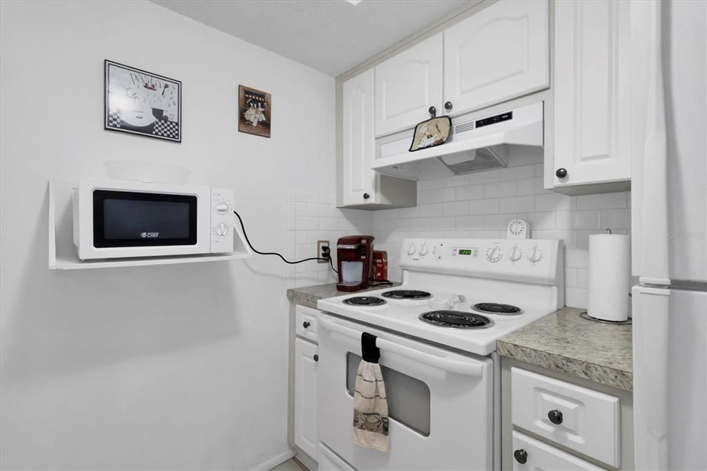 For Sale: $151,800 (2 beds, 2 baths, 1136 Square Feet)