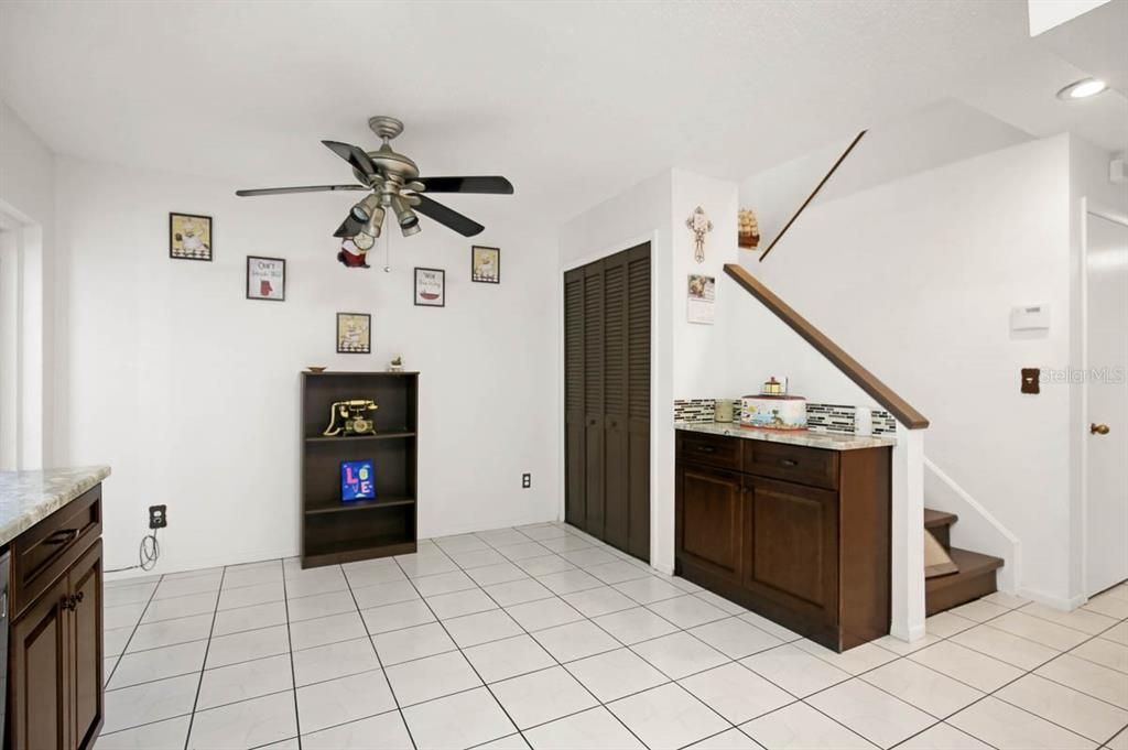For Sale: $400,000 (3 beds, 2 baths, 1719 Square Feet)