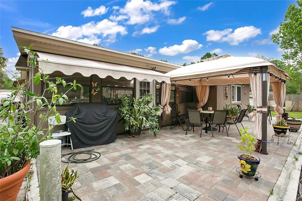 For Sale: $475,000 (4 beds, 2 baths, 2125 Square Feet)