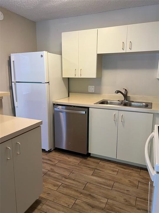 Recently Sold: $139,800 (1 beds, 1 baths, 708 Square Feet)