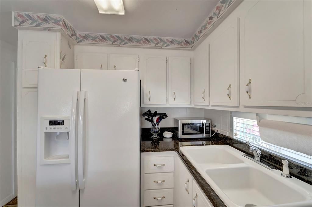 For Sale: $219,900 (2 beds, 2 baths, 874 Square Feet)