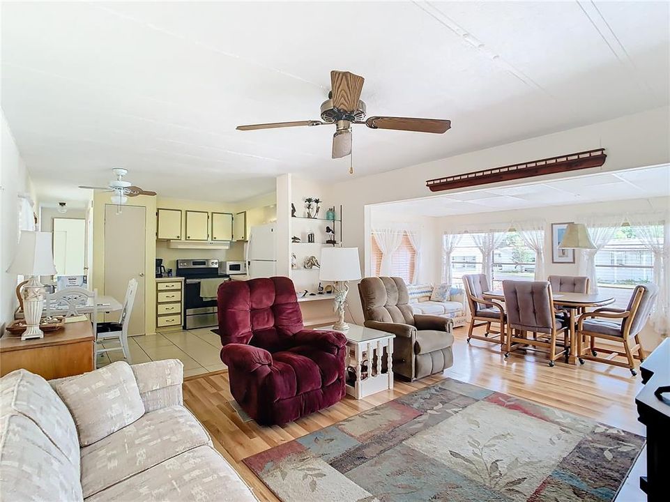 For Sale: $95,000 (2 beds, 2 baths, 808 Square Feet)