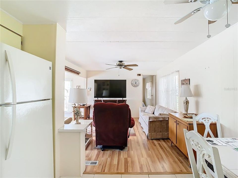 For Sale: $95,000 (2 beds, 2 baths, 808 Square Feet)