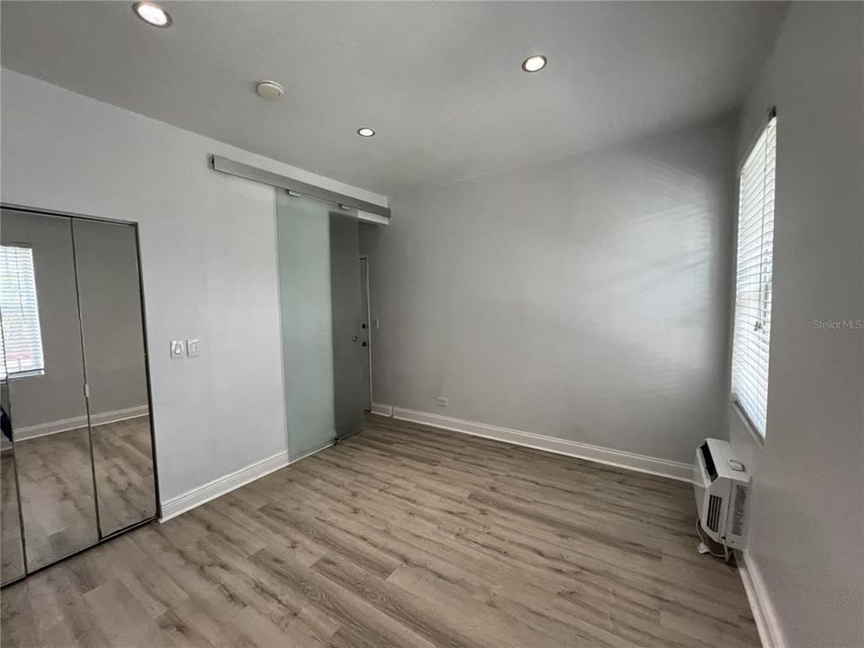 For Sale: $295,000 (1 beds, 1 baths, 420 Square Feet)
