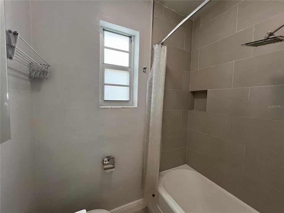 Bathroom - Tiled with Tub and Shower Combo
