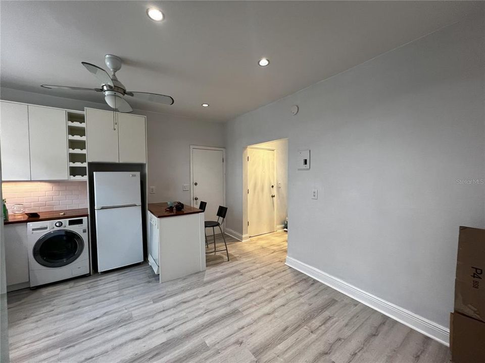 For Sale: $295,000 (1 beds, 1 baths, 420 Square Feet)