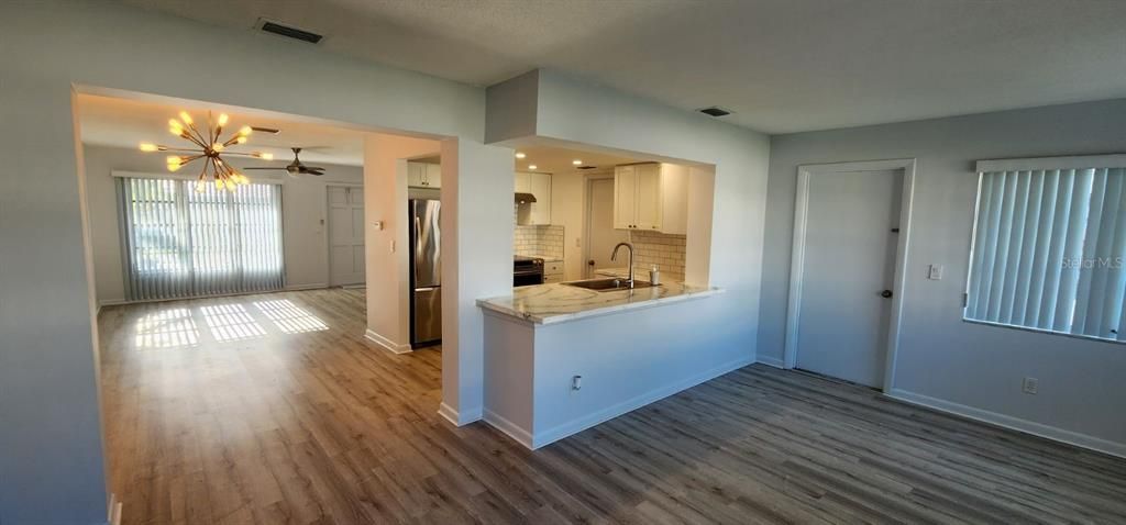 For Sale: $234,900 (2 beds, 1 baths, 1023 Square Feet)