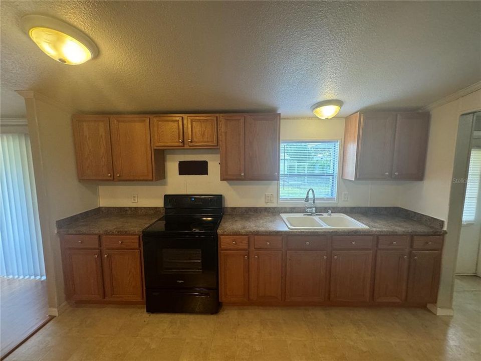 Active With Contract: $1,850 (3 beds, 2 baths, 1344 Square Feet)