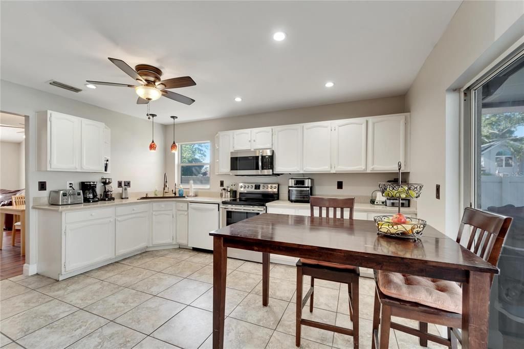 Active With Contract: $484,500 (4 beds, 2 baths, 2294 Square Feet)