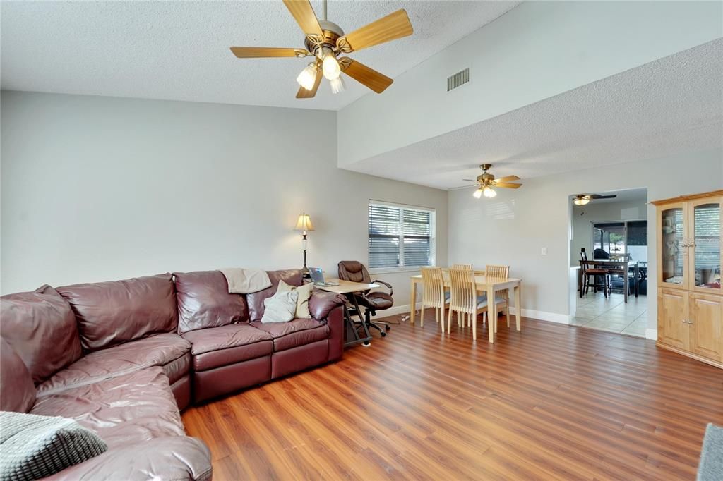 Active With Contract: $484,500 (4 beds, 2 baths, 2294 Square Feet)