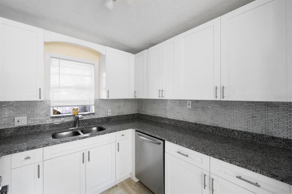 For Sale: $359,900 (3 beds, 2 baths, 1325 Square Feet)