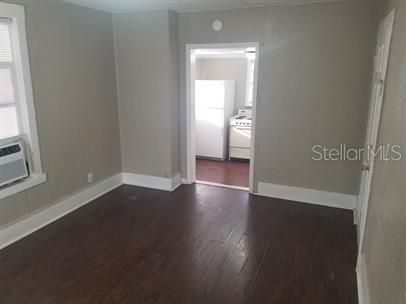 Recently Rented: $875 (0 beds, 1 baths, 400 Square Feet)