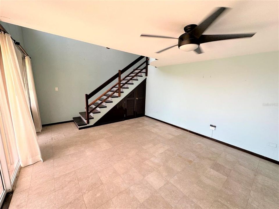 En Venta: $930,000 (3 camas, 2 baños, 2650 Pies cuadrados)