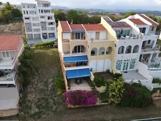 En Venta: $930,000 (3 camas, 2 baños, 2650 Pies cuadrados)