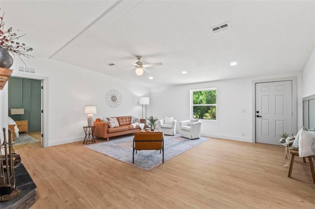 Active With Contract: $339,500 (5 beds, 2 baths, 2280 Square Feet)