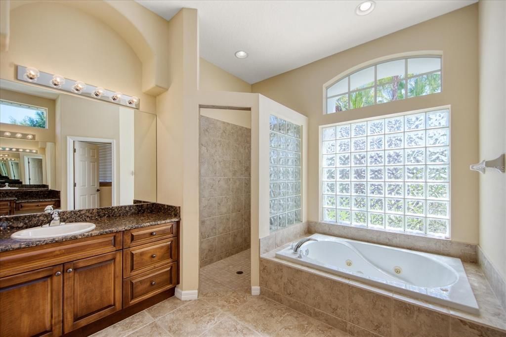待售: $660,000 (4 贝兹, 3 浴室, 2712 平方英尺)