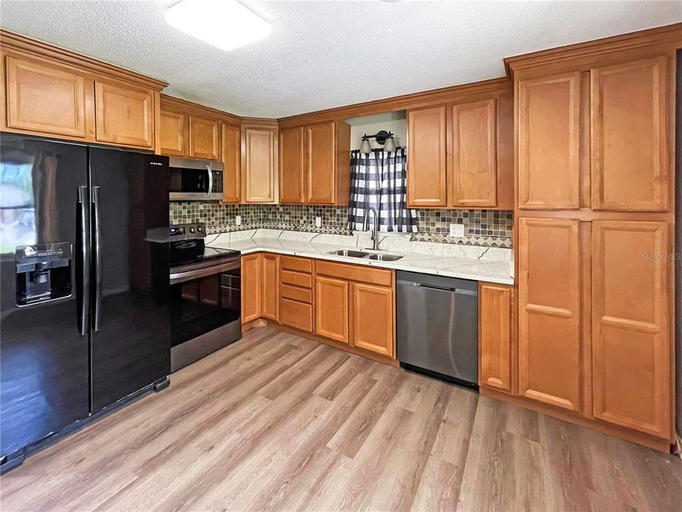 For Sale: $264,900 (3 beds, 2 baths, 1372 Square Feet)