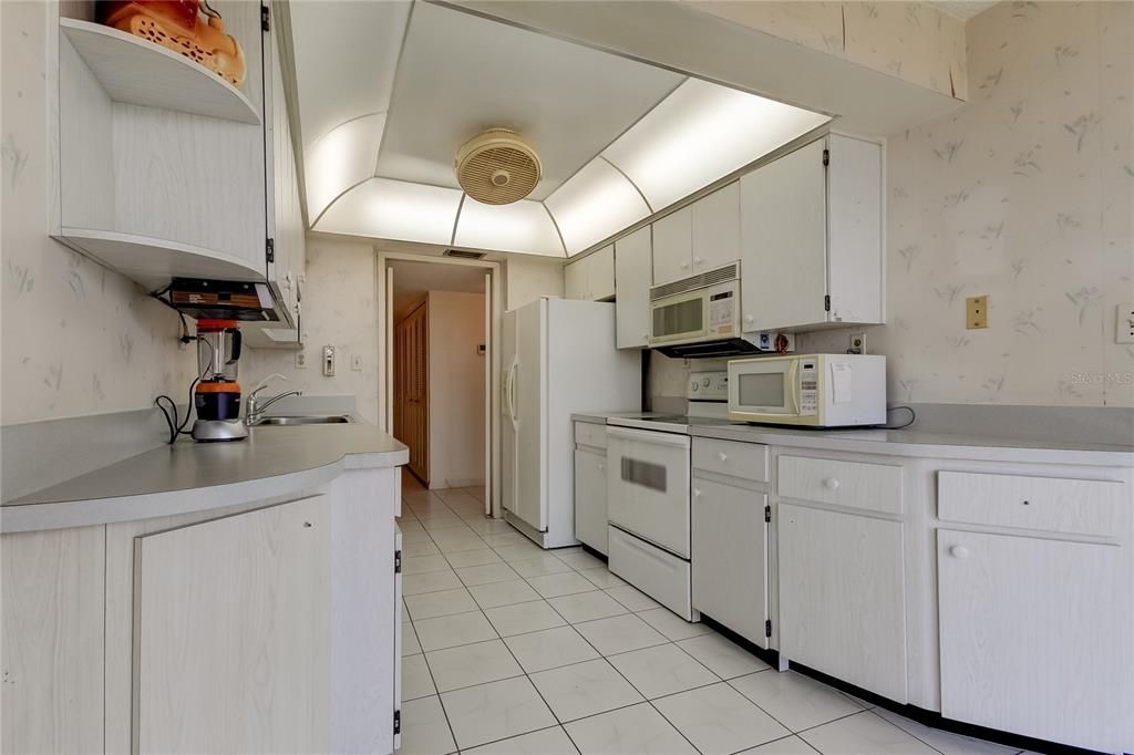 For Sale: $349,000 (2 beds, 2 baths, 1390 Square Feet)