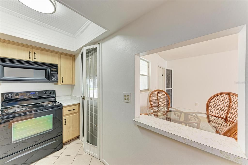 For Sale: $186,000 (2 beds, 2 baths, 1005 Square Feet)