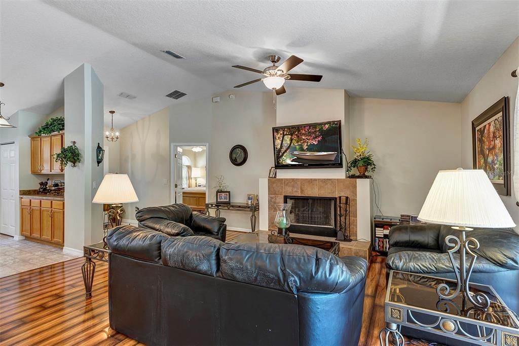 Active With Contract: $325,000 (4 beds, 2 baths, 1763 Square Feet)