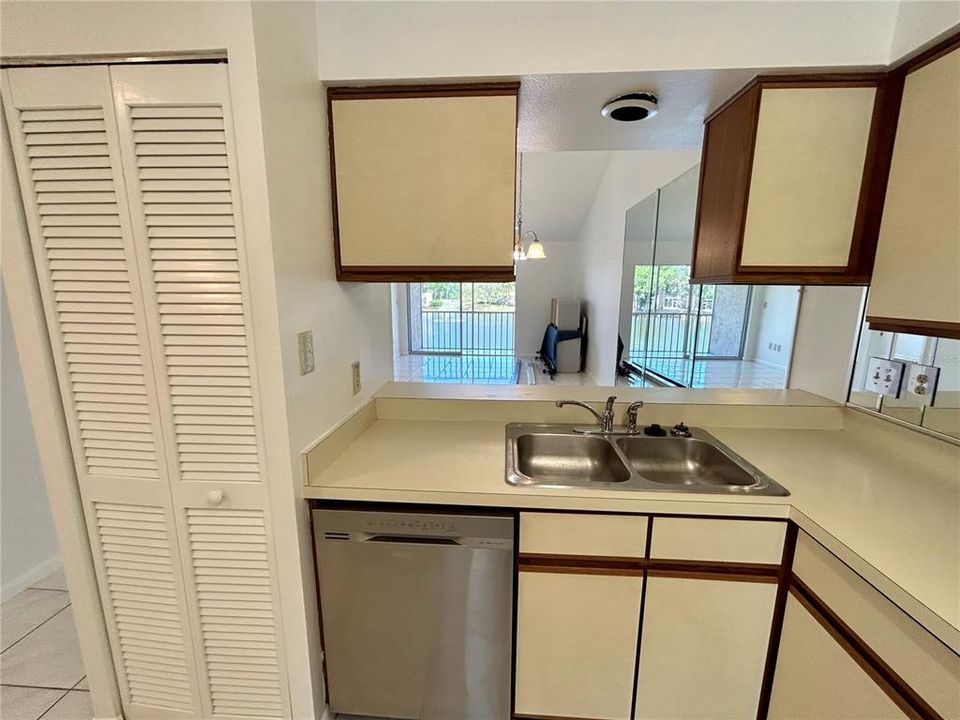 For Rent: $1,500 (2 beds, 2 baths, 935 Square Feet)