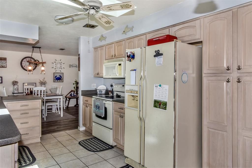 For Sale: $329,000 (2 beds, 2 baths, 1678 Square Feet)