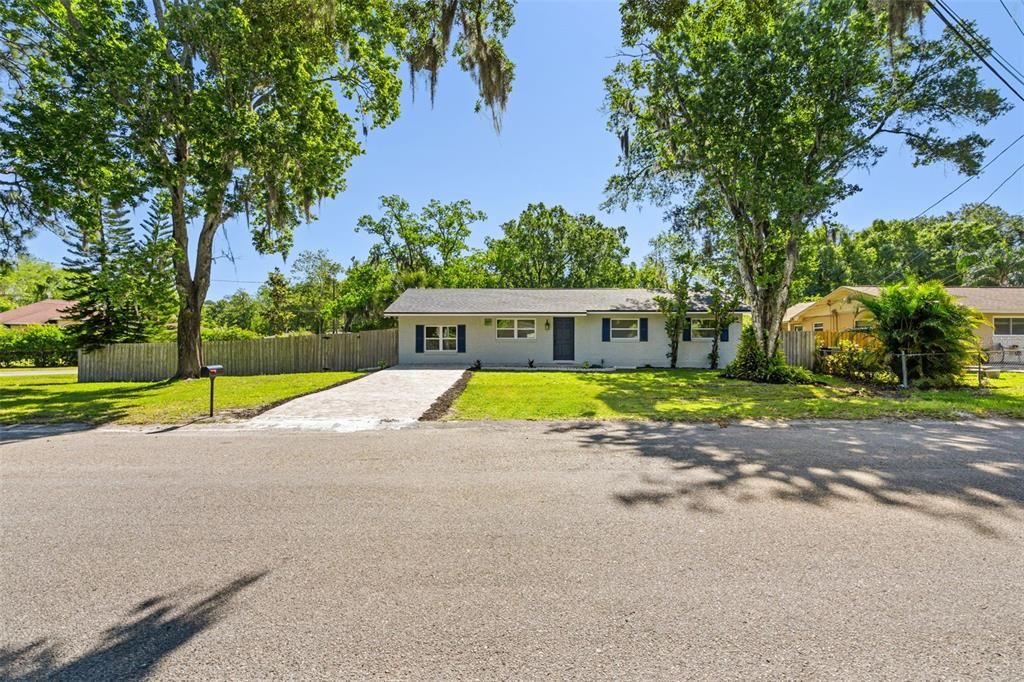 Active With Contract: $409,999 (3 beds, 2 baths, 1228 Square Feet)