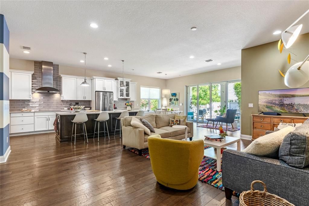 Active With Contract: $925,000 (4 beds, 3 baths, 2533 Square Feet)