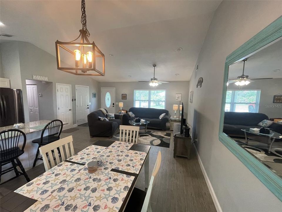 For Sale: $299,623 (2 beds, 2 baths, 1116 Square Feet)