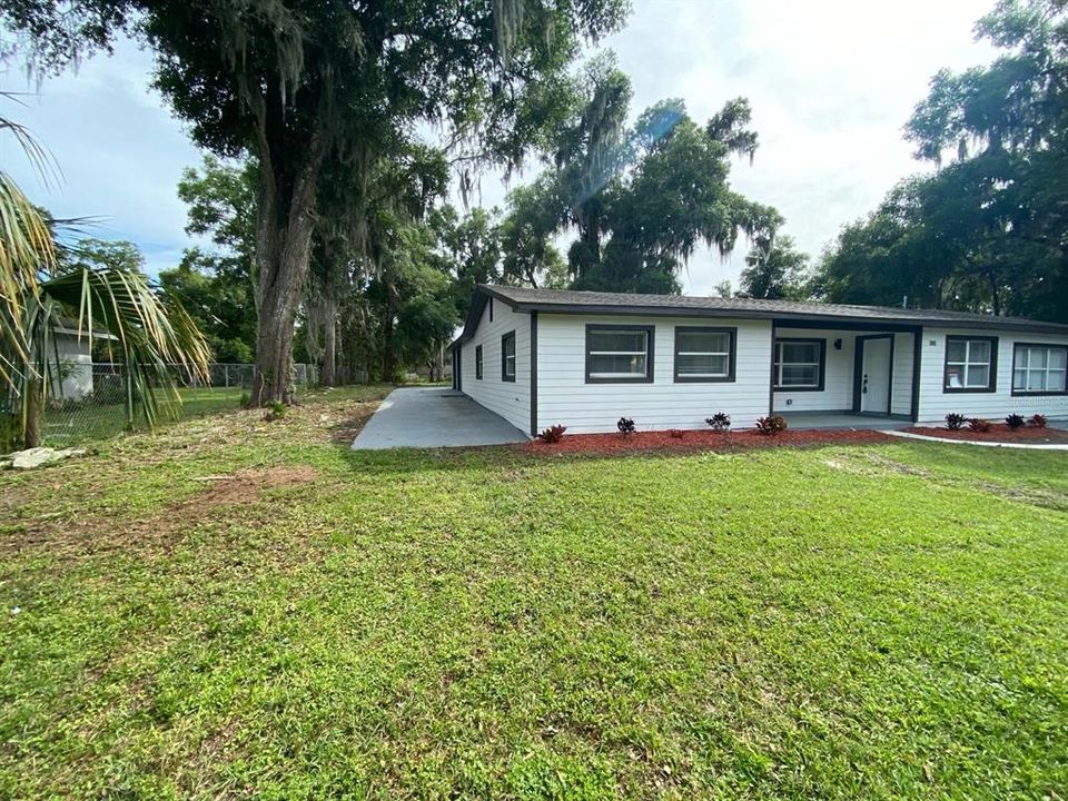 For Sale: $391,700 (4 beds, 2 baths, 1928 Square Feet)