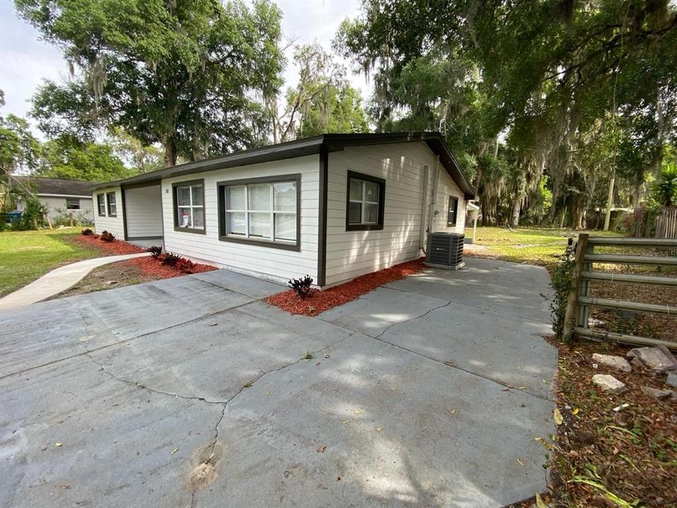 For Sale: $369,700 (4 beds, 2 baths, 1928 Square Feet)