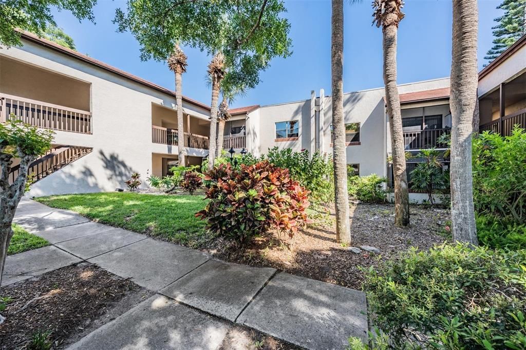 Active With Contract: $179,900 (2 beds, 2 baths, 1060 Square Feet)