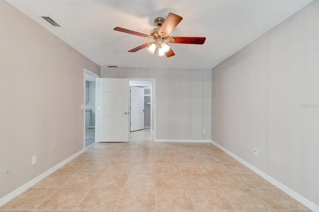 For Sale: $399,900 (3 beds, 2 baths, 1558 Square Feet)