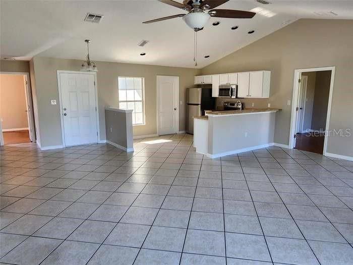For Rent: $1,985 (3 beds, 2 baths, 1600 Square Feet)