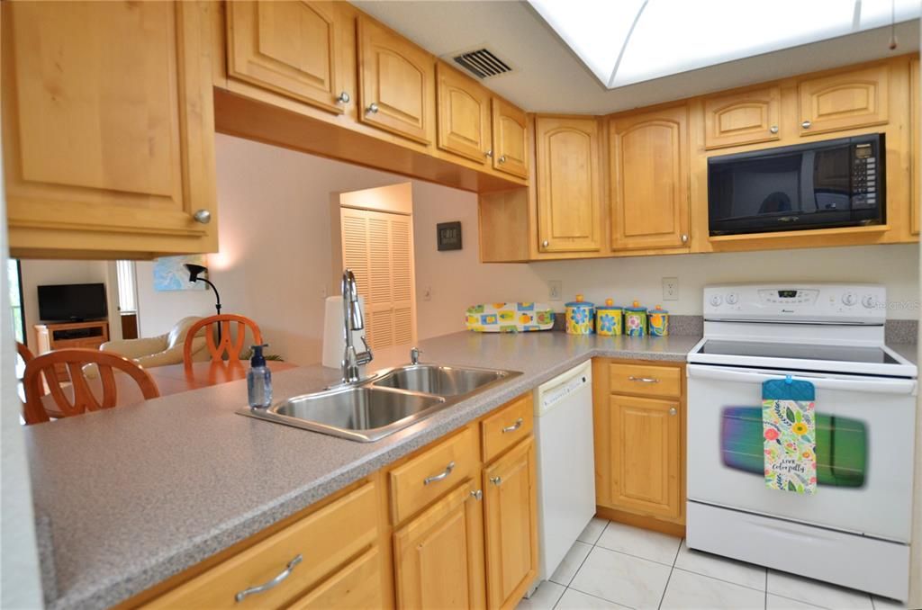 For Sale: $212,500 (2 beds, 2 baths, 1040 Square Feet)