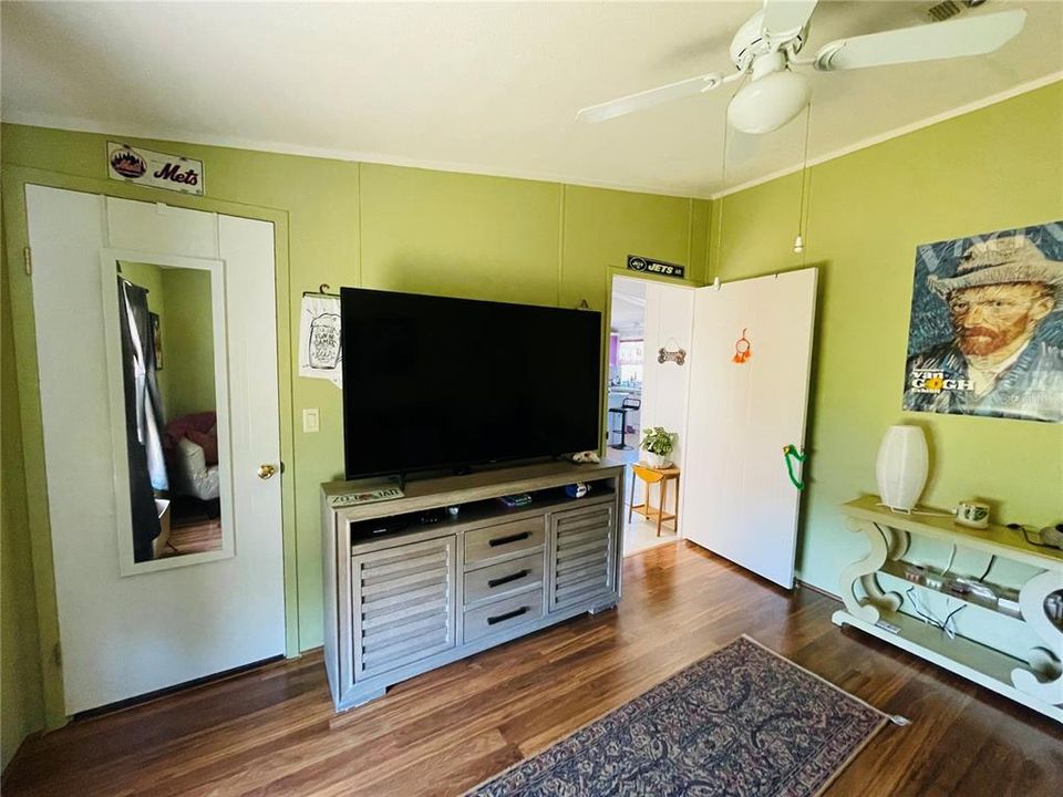 For Sale: $325,000 (3 beds, 2 baths, 1836 Square Feet)