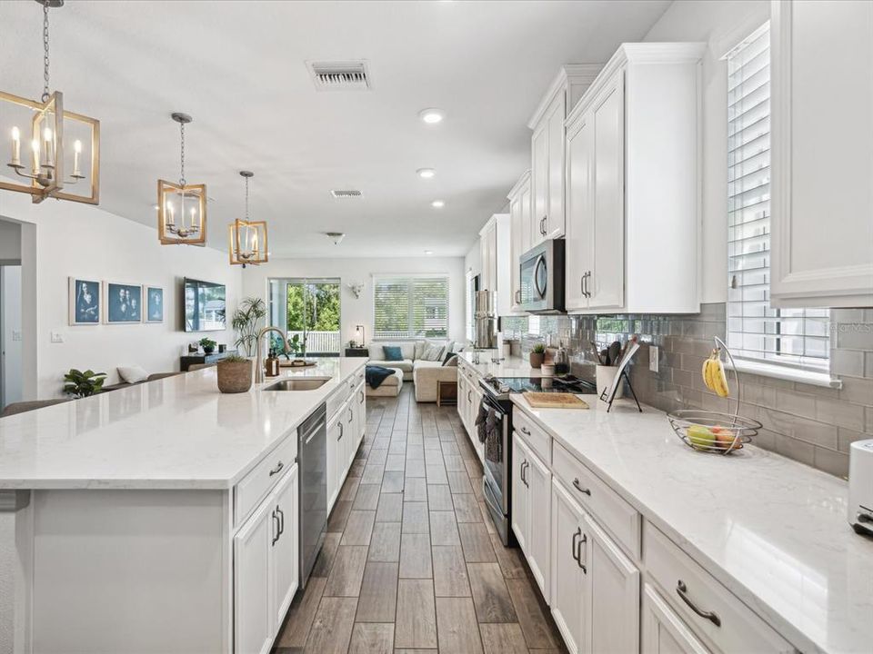 Active With Contract: $579,900 (4 beds, 2 baths, 2989 Square Feet)