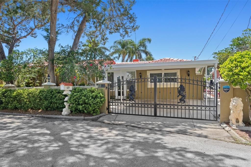 For Sale: $990,000 (4 beds, 3 baths, 3000 Square Feet)