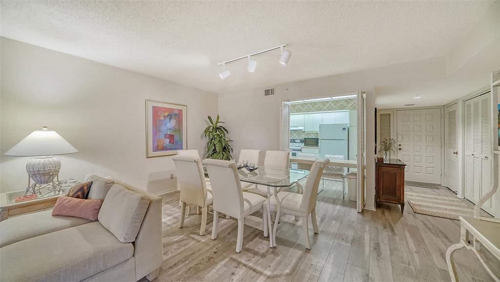 Recently Sold: $499,900 (2 beds, 2 baths, 1257 Square Feet)