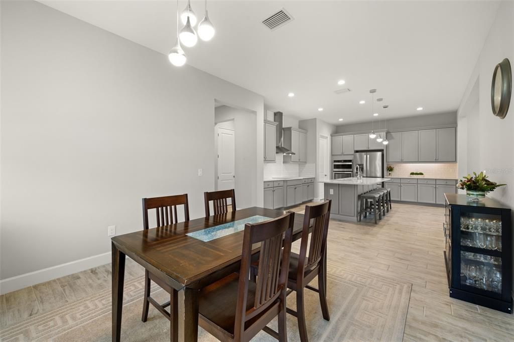 For Sale: $499,900 (2 beds, 2 baths, 2120 Square Feet)