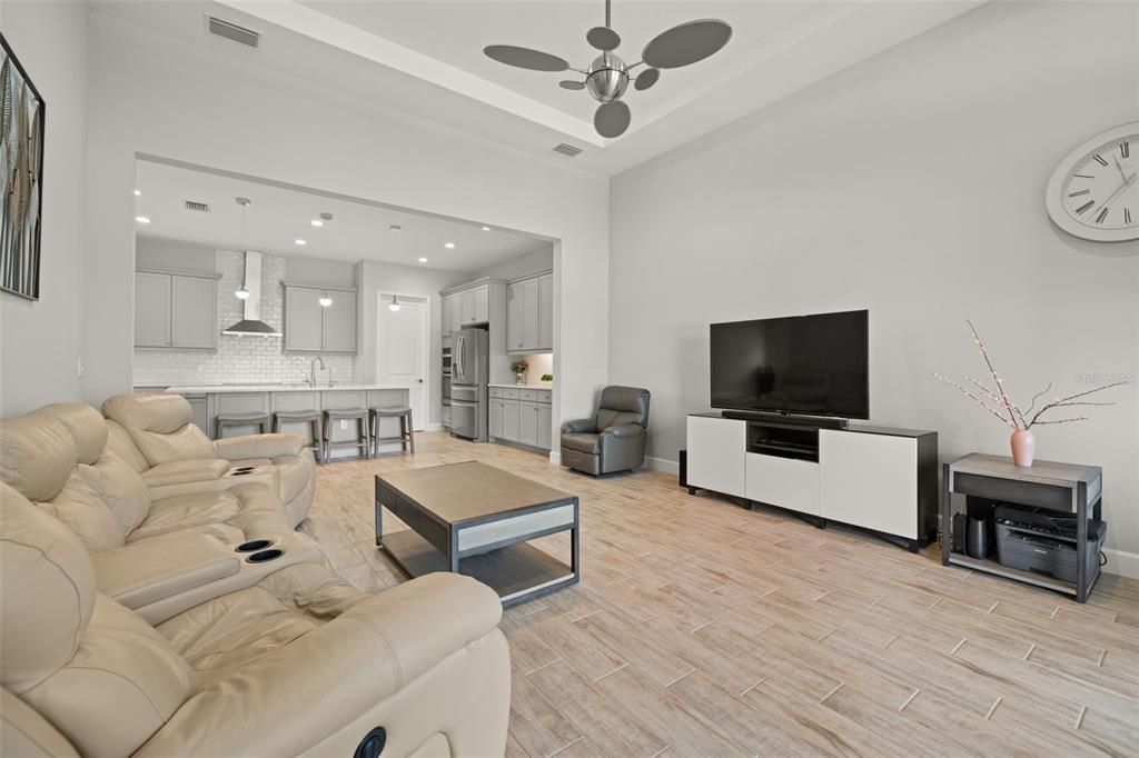 For Sale: $499,900 (2 beds, 2 baths, 2120 Square Feet)