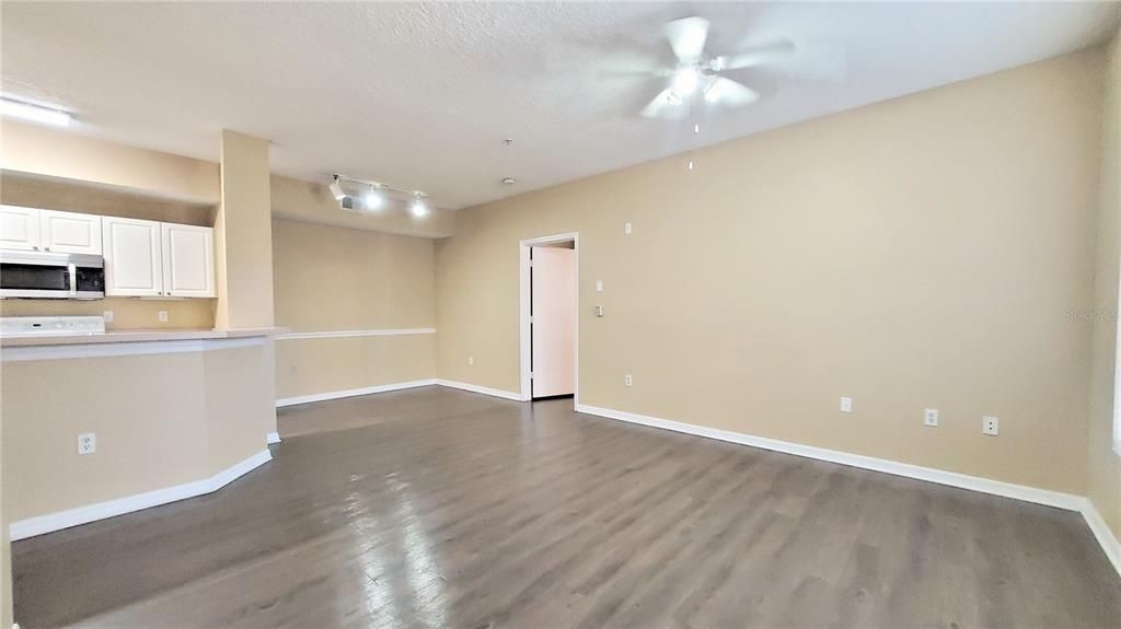 Active With Contract: $1,574 (2 beds, 2 baths, 1073 Square Feet)