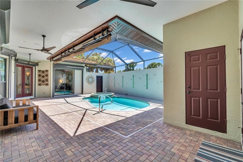 Active With Contract: $875,000 (3 beds, 3 baths, 2007 Square Feet)