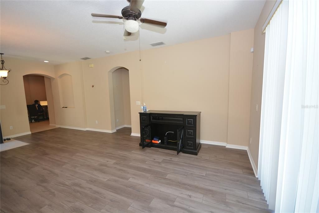 For Rent: $2,275 (3 beds, 2 baths, 1386 Square Feet)