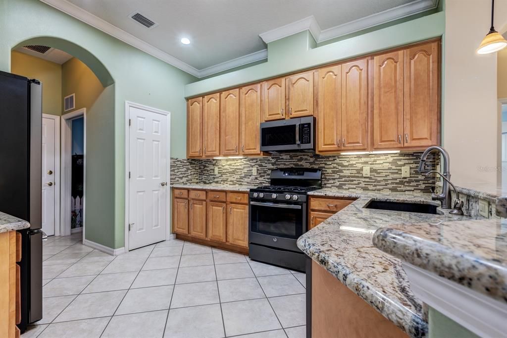 Active With Contract: $435,000 (3 beds, 2 baths, 2018 Square Feet)