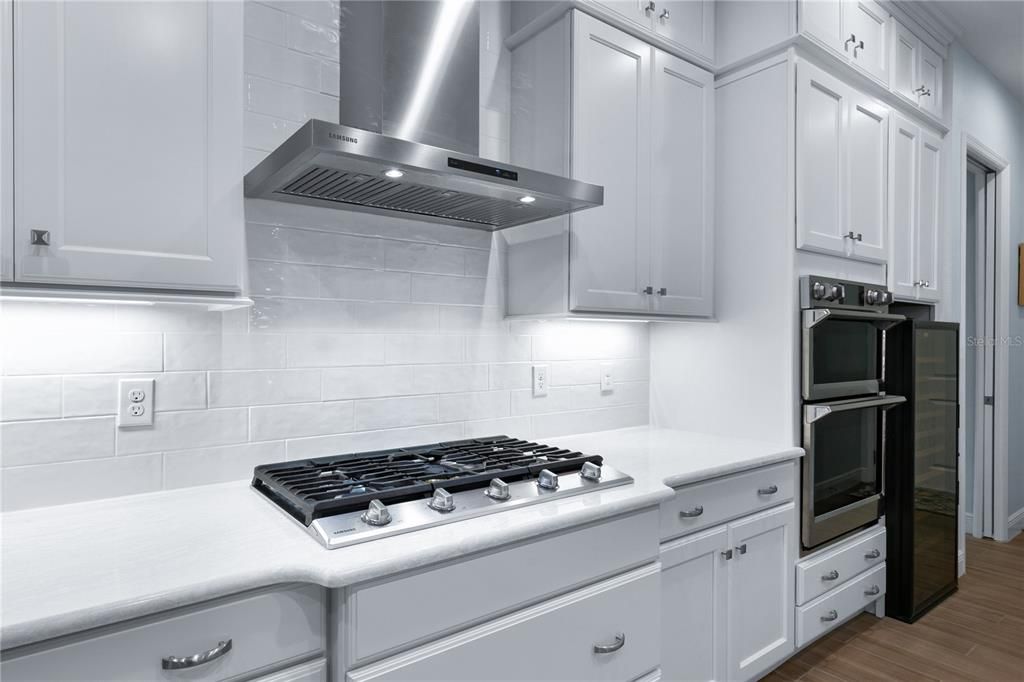 Desired gas range to with pullout drawers below