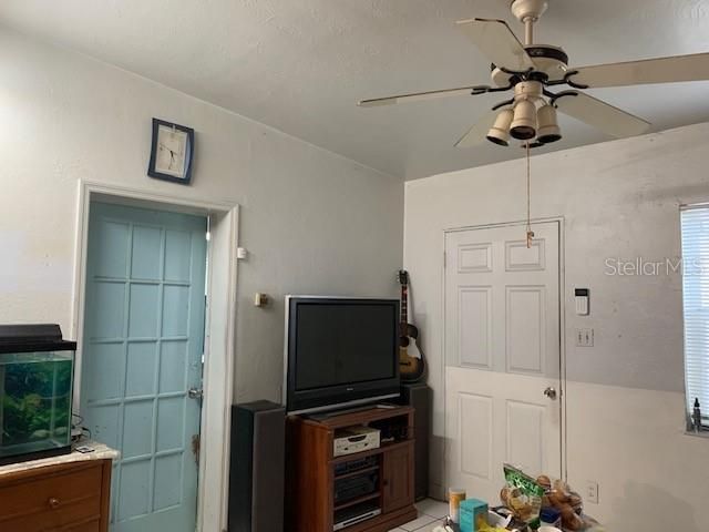 For Sale: $220,000 (2 beds, 1 baths, 1241 Square Feet)